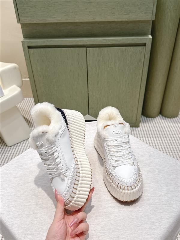 2025112815389252 390